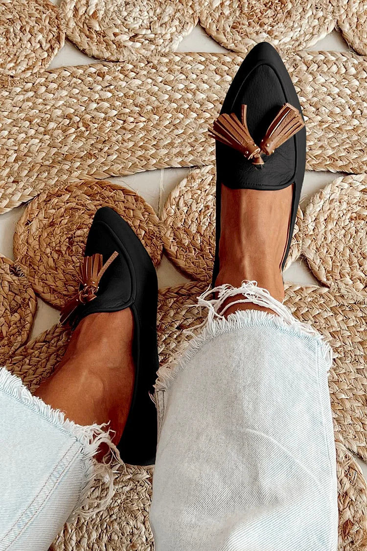 Mocasines de punta con borlas