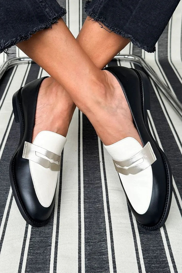 Mocasines clásicos en blanco y negro