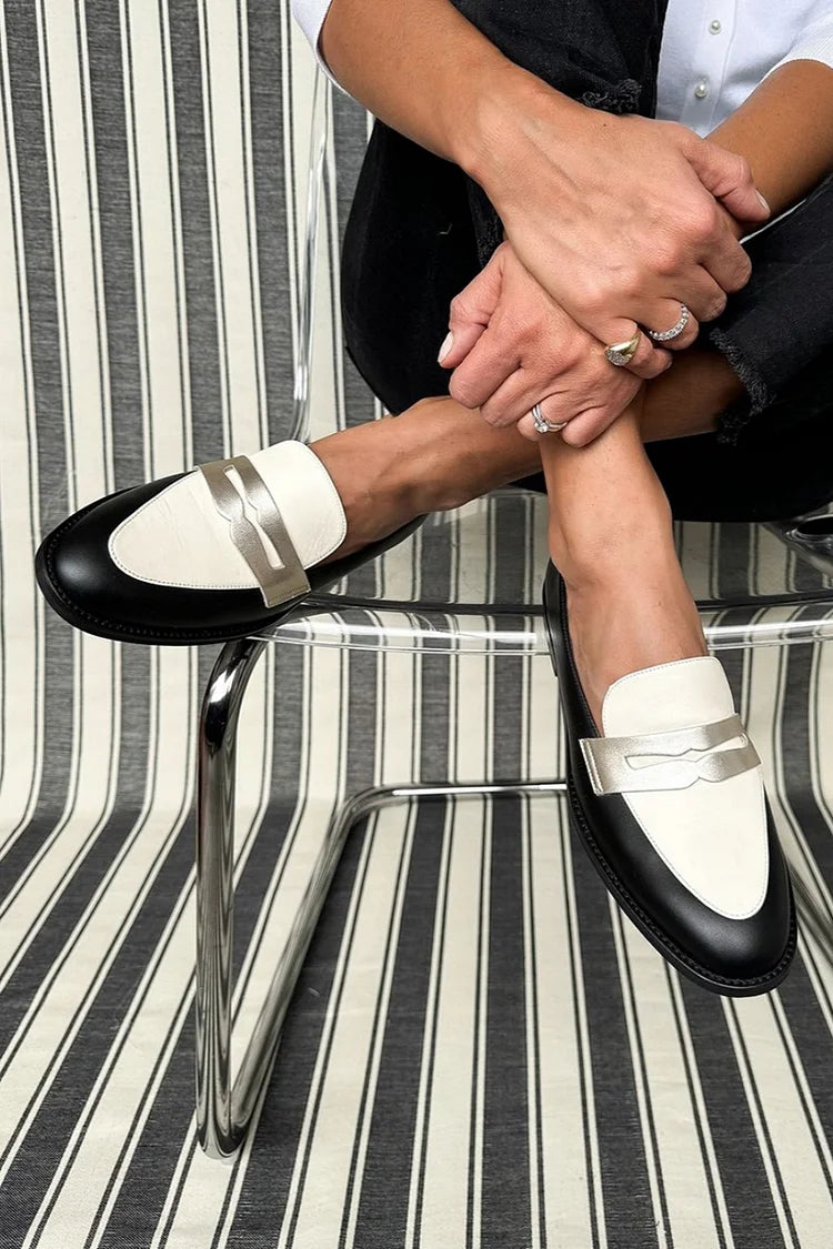 Mocasines clásicos en blanco y negro